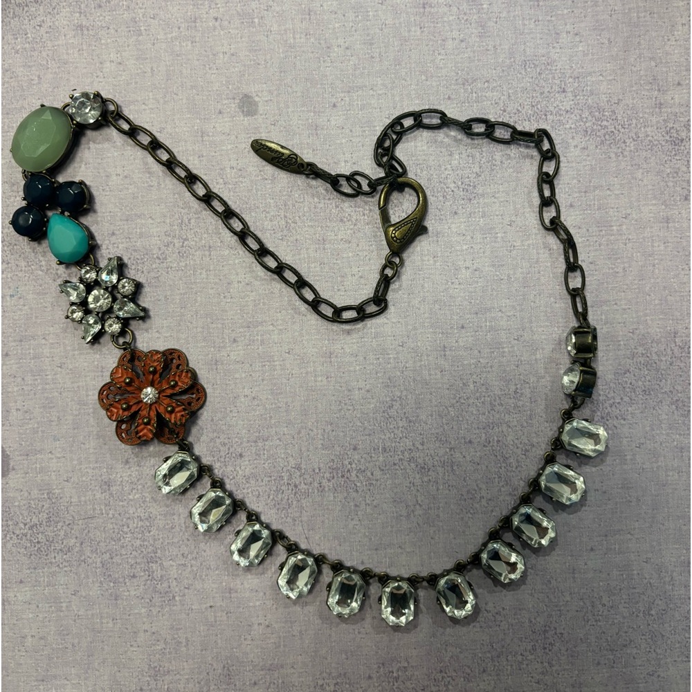 Retro-inspired multi-coloured necklace with silver accents
#festivalvibe#plunder